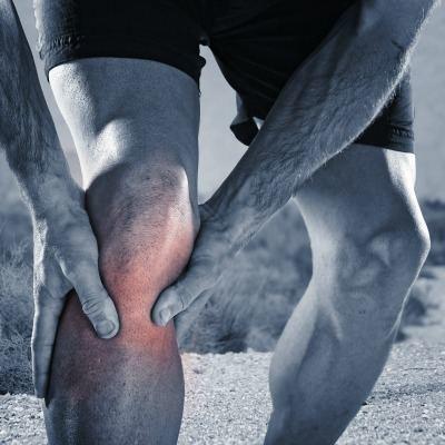 runner with knee pain due to biomechanical issues.